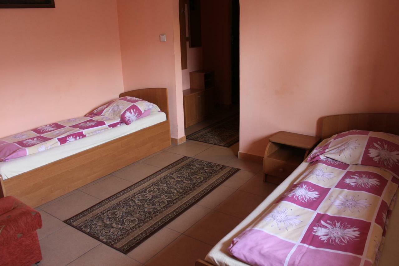 Park Lesny 'U Kaczyny' Hotel Rogow Kültér fotó