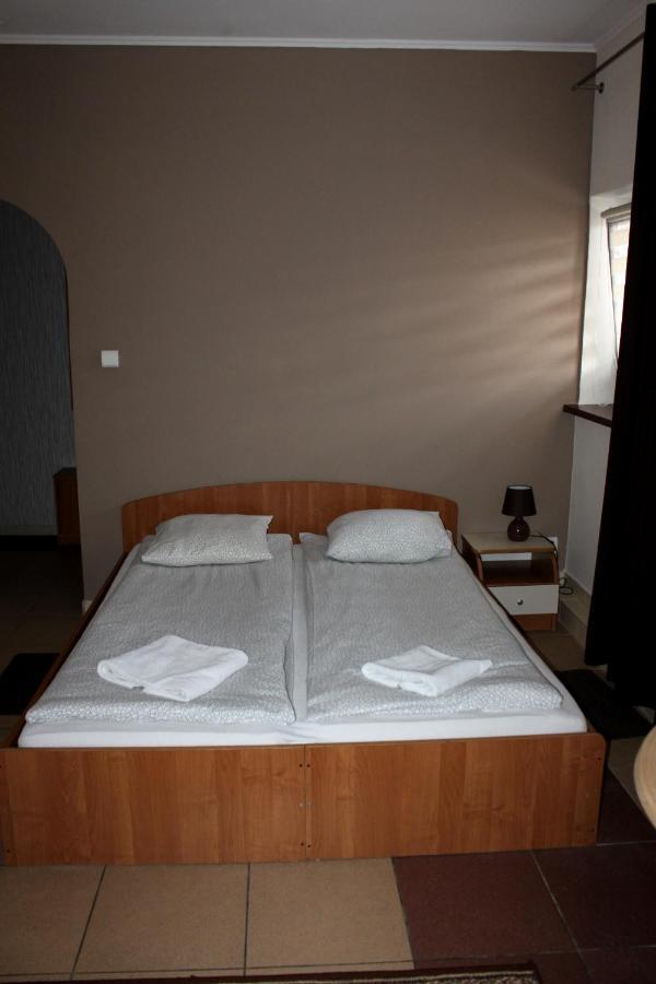 Park Lesny 'U Kaczyny' Hotel Rogow Kültér fotó